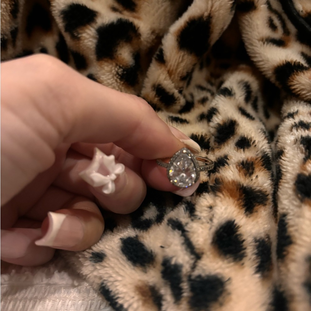 pandora pear halo ring 💍